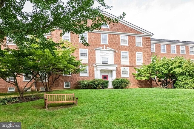 Building Photo - 3520 39th St NW Unit A655