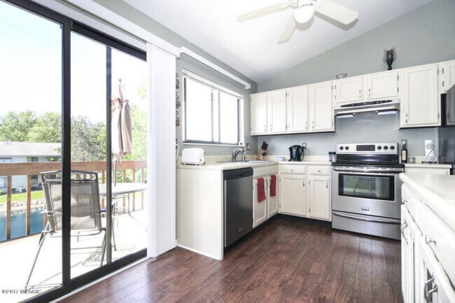 Photo - Great Condo in Woodbridge Hills