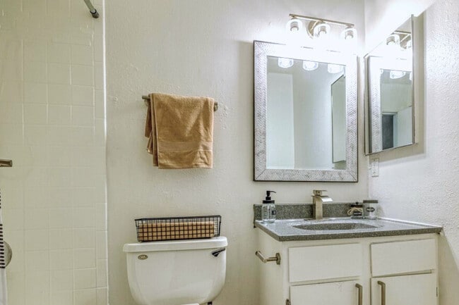 Studio - Bathroom