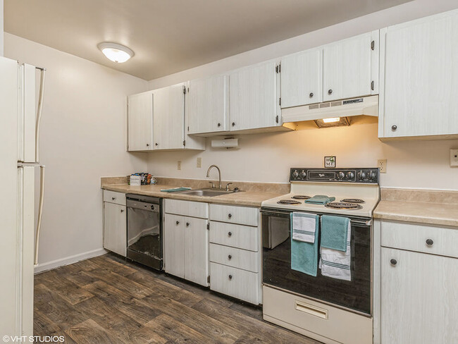 Lots of Cupboard Space - Woodman Park Rental