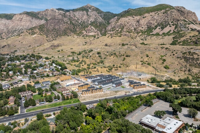 Building Photo - Enduro Townhomes