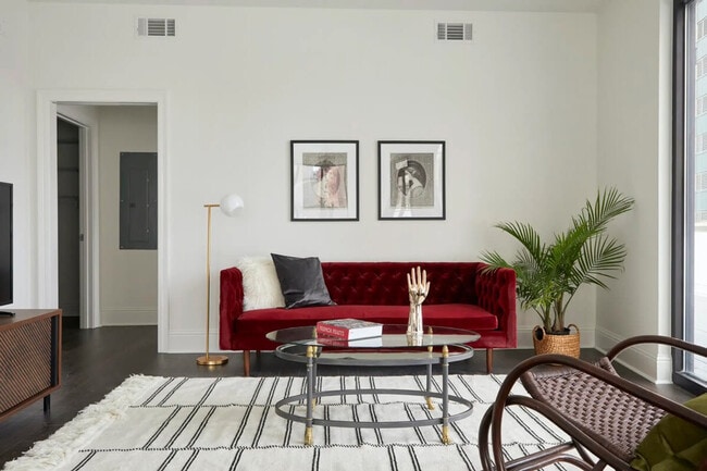 Building Photo - 301 St Charles Ave Rental