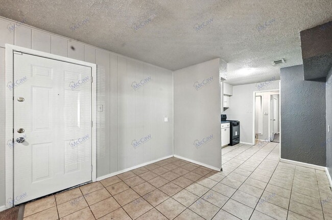 Photo - 425 Highcrest Dr