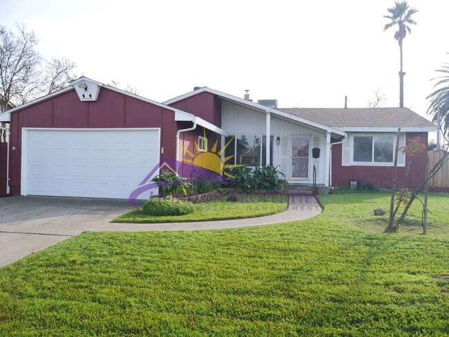 Building Photo - Bright 3 Bed 2 Bath 1,378 sqft Arden Home