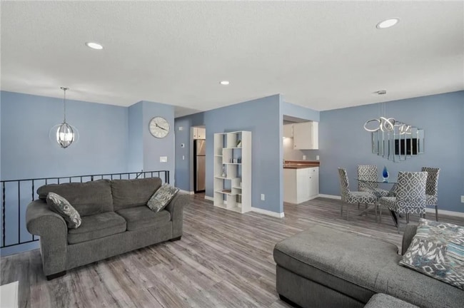 Photo - 9486 Kingsview Ln N