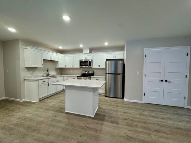 Building Photo - 1013 Two Rivers St