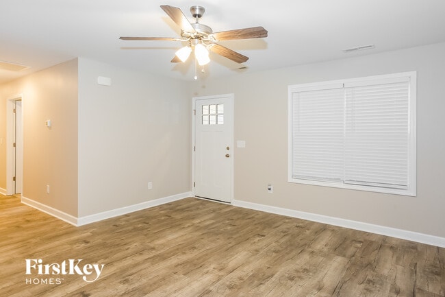 Photo - 145 McKinnon Ave NE