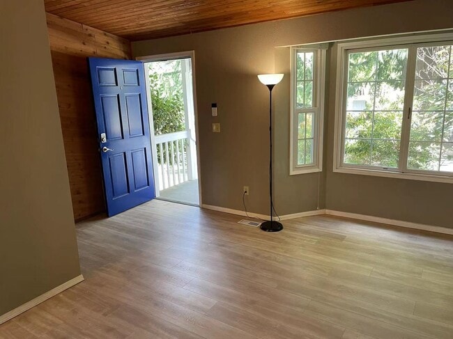 Photo - Beautiful & stunning 3-bed, 2-bath house i...