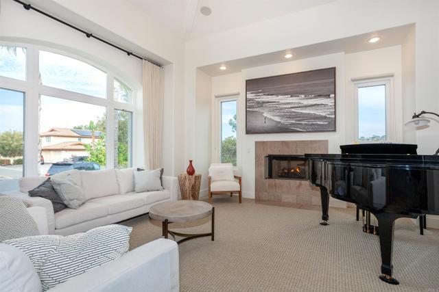 Photo - 527 Liverpool Dr