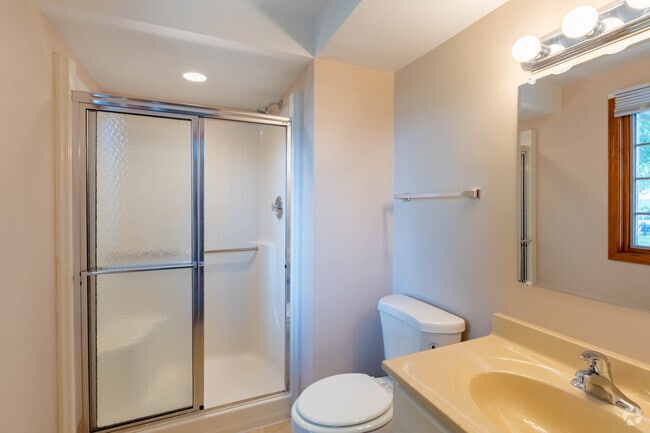 3BR, 2.5BA - 1,550SF - Bathroom