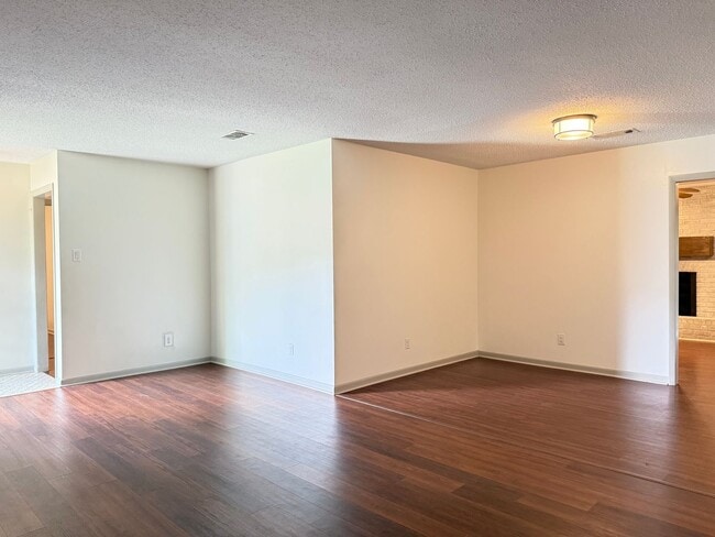 Photo - 3604 Royal Oak Dr