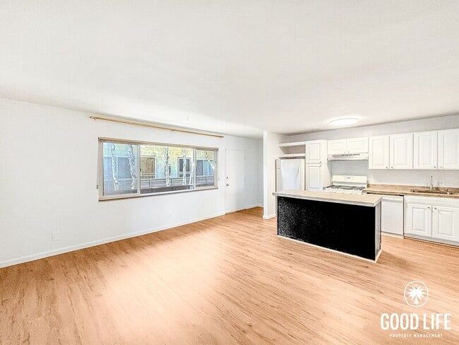 Photo - 720 W Lewis St Unit 14