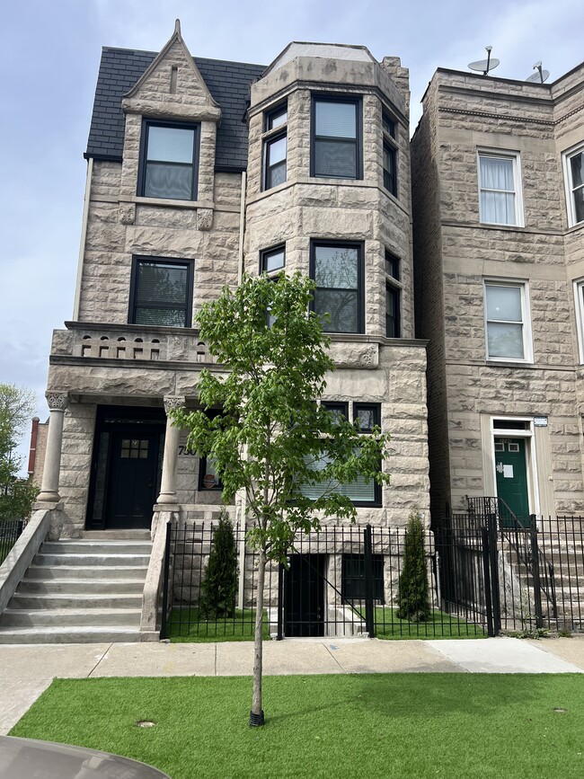 Photo - 2750 W Wilcox St Apartments