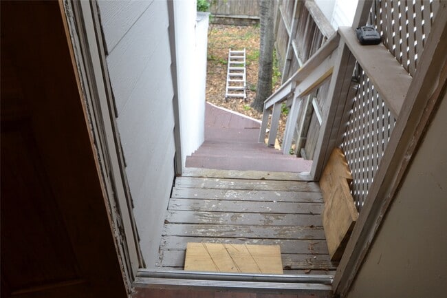 Photo - 211 Drew St Unit 2/1