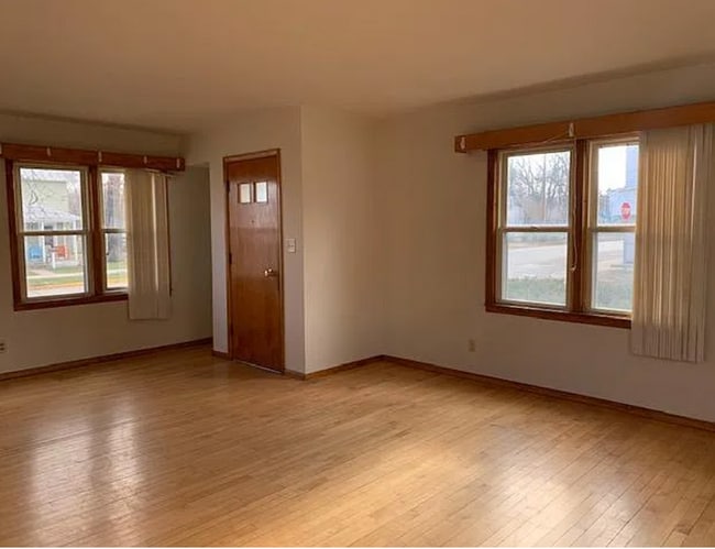 Photo - VIDEOTOUR: Remarkable 4-bedroom Home! PETS WELCOME
