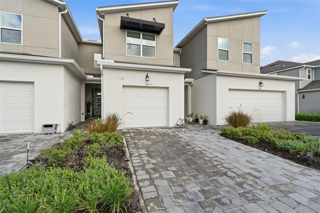Building Photo - 932 Spring Palms Lp