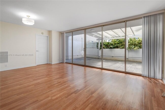 Building Photo - 7601 E Treasure Dr Unit 421