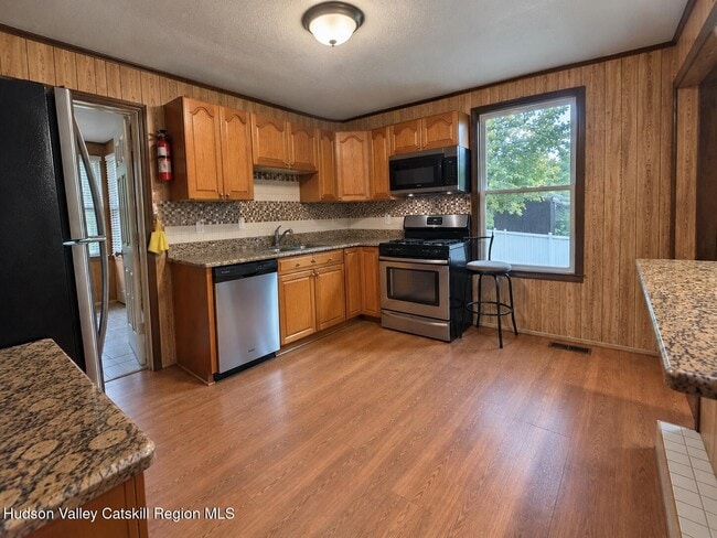 Photo - 28 Sutton Hollow Rd
