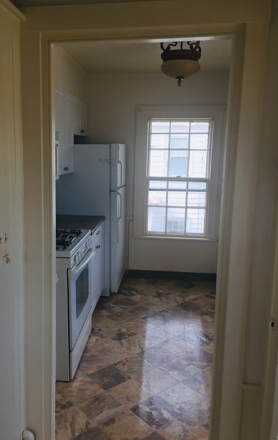 Galley Kitchen 9'4" x 6'8" - 79 Court St