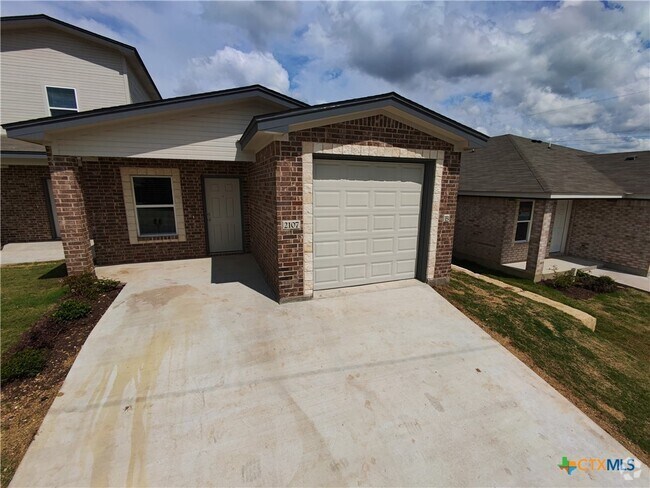 Building Photo - 2107 Wildewood Dr Rental