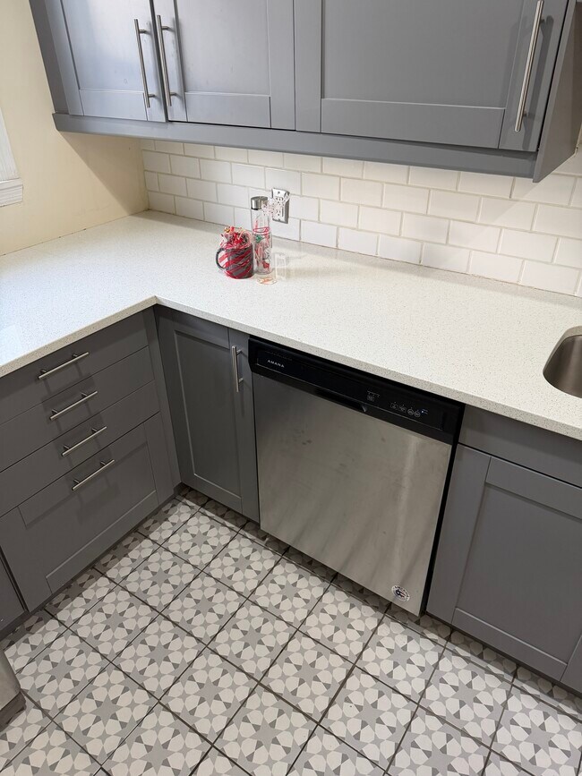 Dishwasher - 3714 Stevens Ave