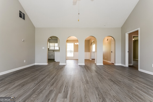 Photo - 215 Ashton Dr