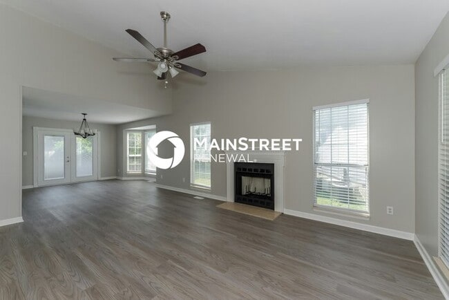 4 Bedroom Pet-Friendly Home in Hendersonville, TN with Main Street Renewal