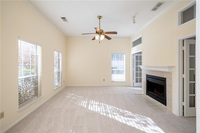 Photo - 10950 Pinehigh Dr