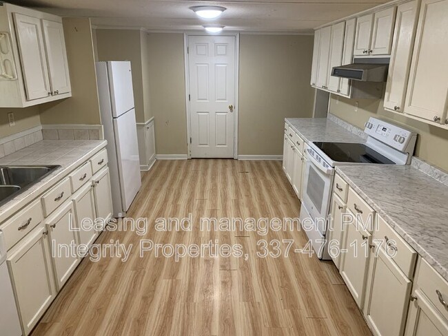 Photo - 110 Canary Ln