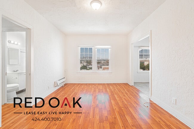 Building Photo - 3918 Beverly Blvd Unit 411