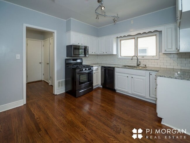 Photo - 6262 Pine St