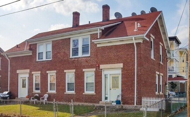 Photo - 724 N Main St