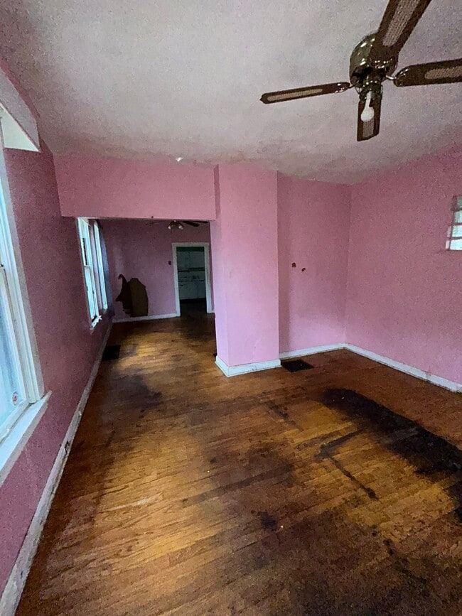 Photo - 4922 Davison Ave