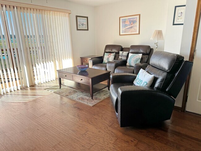 Photo - 7214 FIDDLER Ln