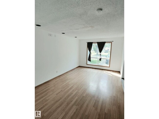 Photo - #31 10909 106 ST NW NW