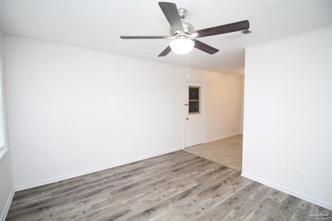 Photo - 404 Ladybird Ln