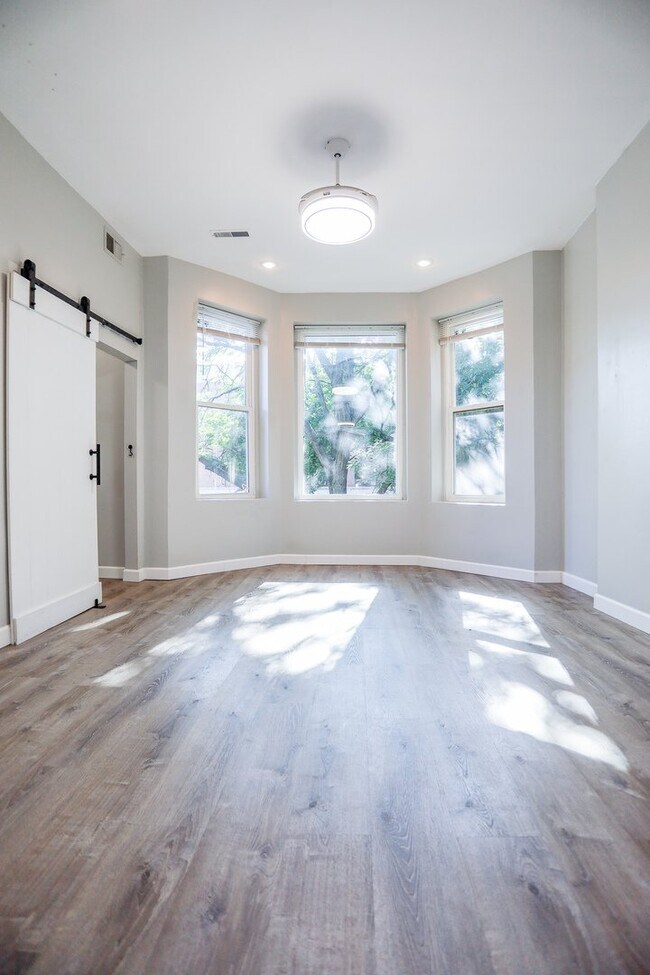 Photo - 3556 N Wilton Ave Unidad 2