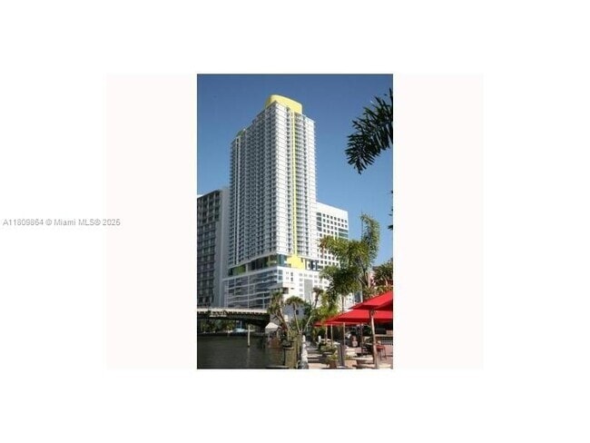 Building Photo - 185 SW 7th St Unit 3200 Rental