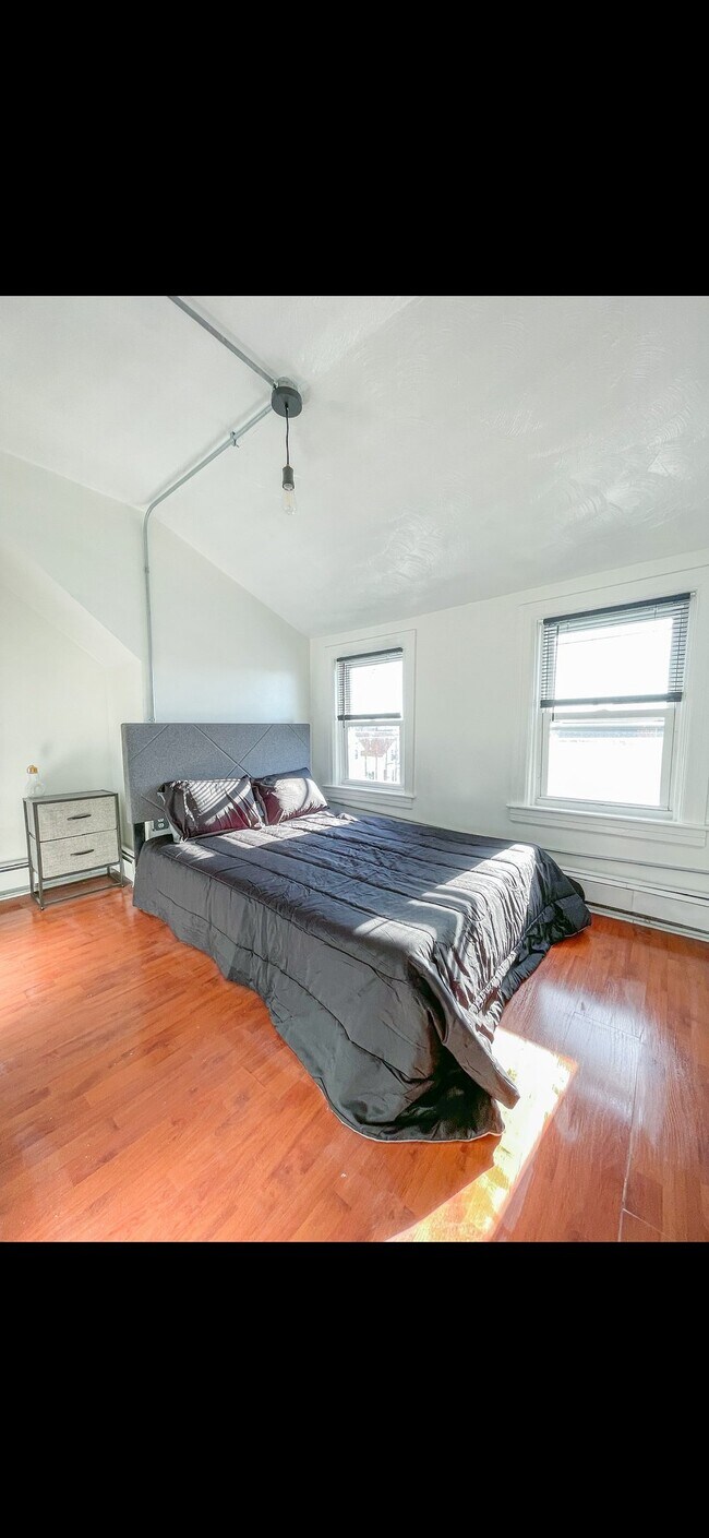 64 Walnut St Unit 3