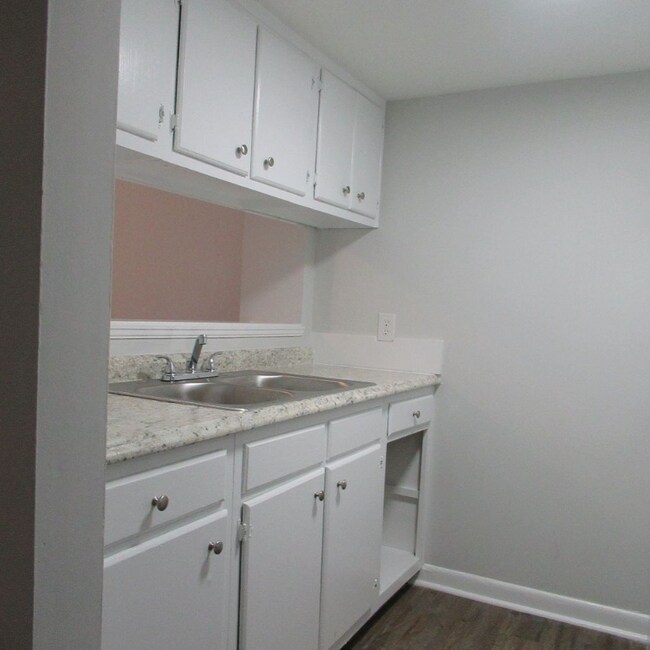 Photo - 611 E 11th St