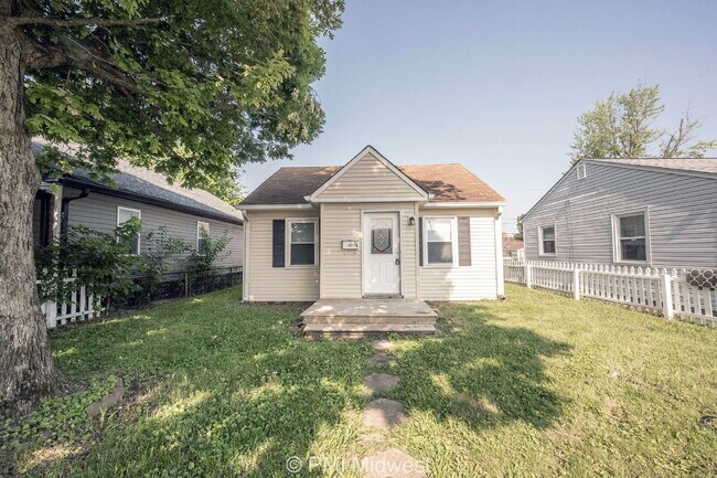 "Charming 3-Bedroom Home in Beech Grove - Cozy Living with Ample Space!"