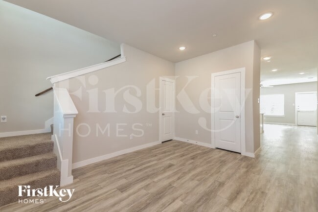 Photo - 322 Nima Ln
