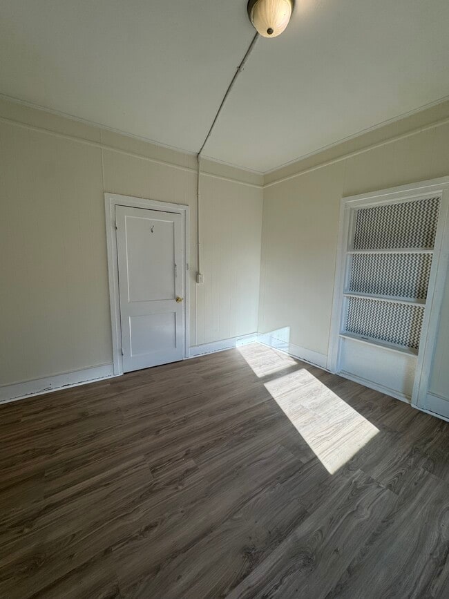 1st bedroom - 509 Walnut St Unit A