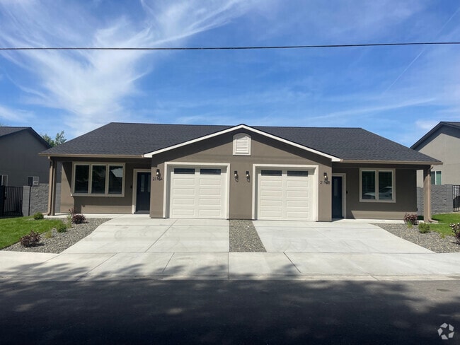 Building Photo - 2116 Rd 52 Unit A Rental