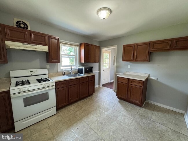 Photo - 817 Graisbury Ave