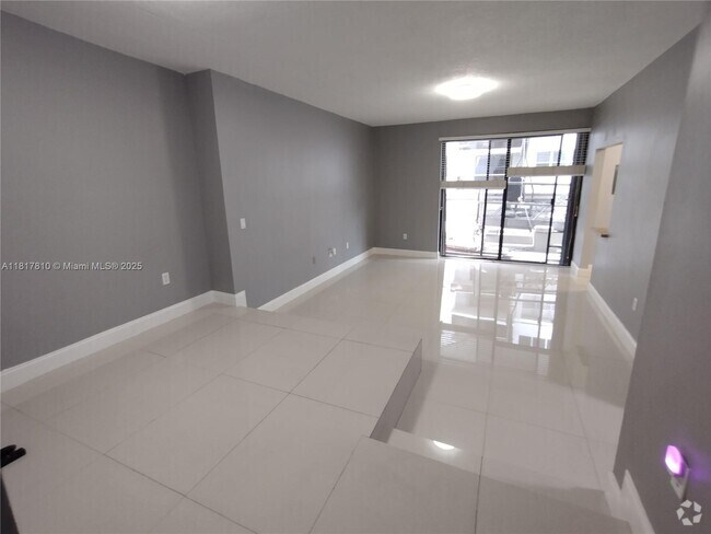 Building Photo - 6061 Collins Ave Unit 4B Rental