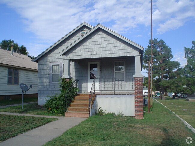 Ole Grandie On Main- street view. - 714 Main St Rental