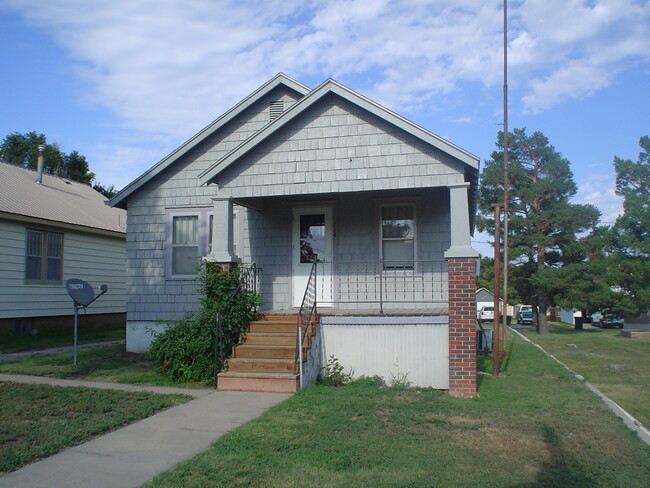 Ole Grandie On Main- street view. - 714 Main St House