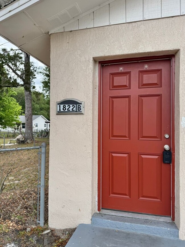 Building Photo - R# 5058-5059-P Unit B