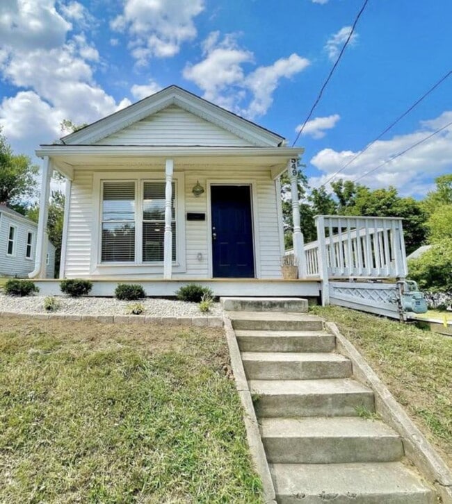 Building Photo - 549 Rawlings St